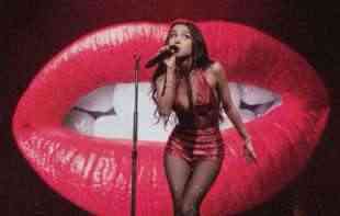 POP DIVA OLIVIJA <span style='color:red;'><b>RODRI</b></span>GO NA KONCERTU DELILA KONDOME I TABLETE ZA 