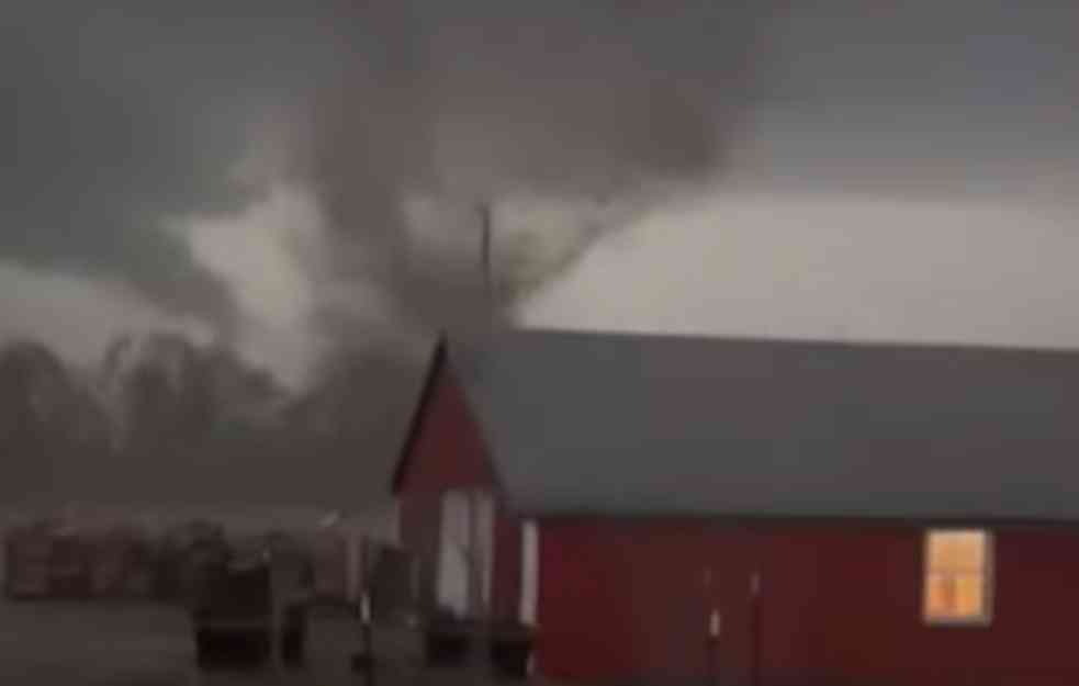 APOKALIPSA U AMERICI: Serija tornada razara sve pred sobom, ima poginulih (FOTO,VIDEO)