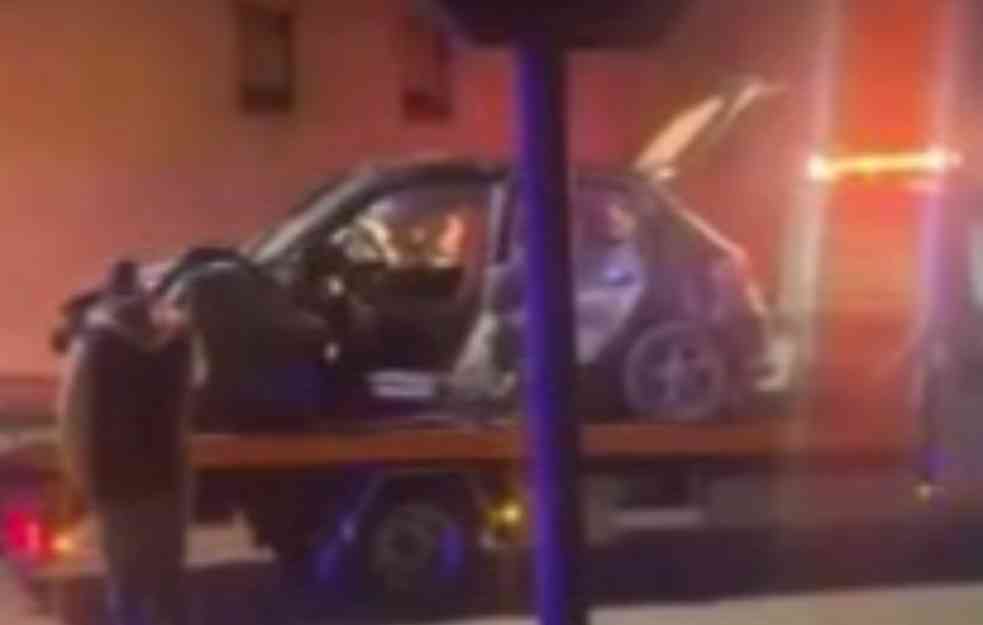 POGINULA DVA MLADIĆA U GORNJEM MILANOVCU: Automobili uništeni, jedan od vozača se nije zaustavio na znak stop (VIDEO)