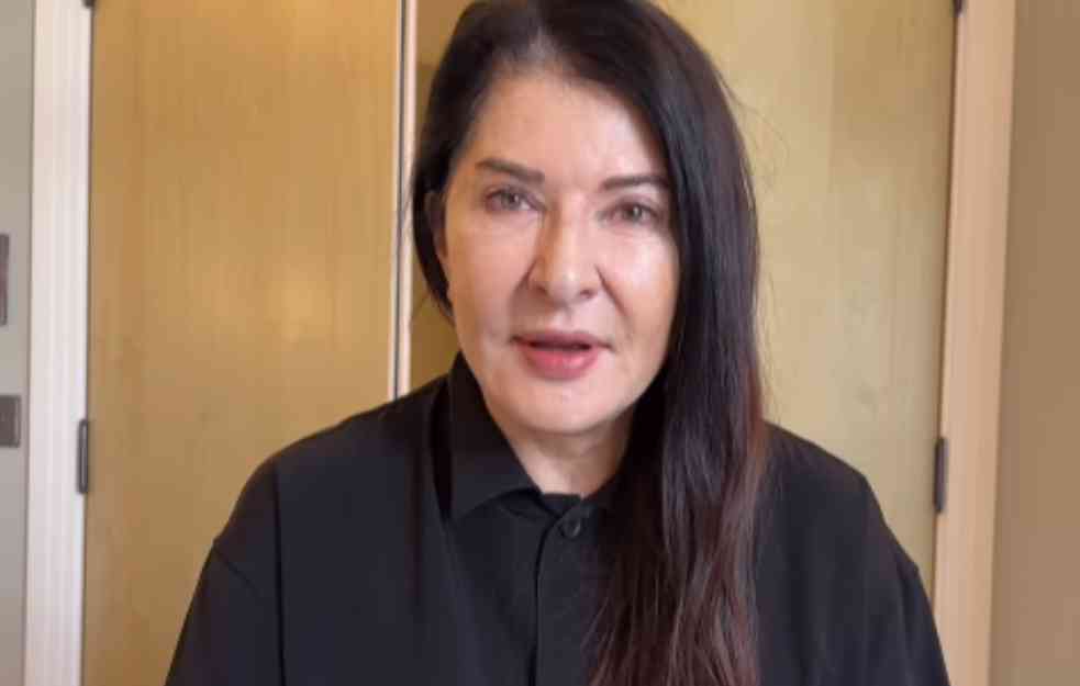 Marinu Abramović urnisali na društvenim mrežama: 