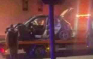 POGINULA DVA MLADIĆA U GORNJEM MILANOVCU: Automobili uništeni, jedan od vozača se nije zaustavio na <span style='color:red;'><b>znak stop</b></span> (VIDEO)