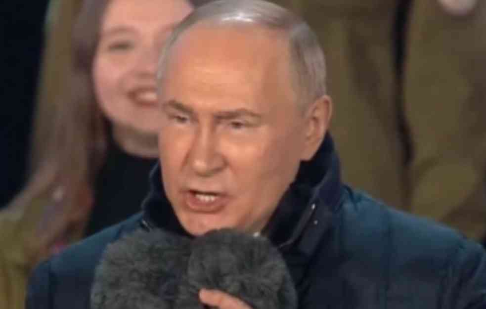 SLAVLJE U MOSKVI: Putin zapevao zajedno sa građanima! (VIDEO)