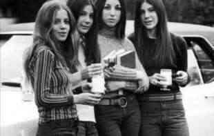 PRIRODNE <span style='color:red;'><b>LEPOTICE</b></span>: Evo kako su izgledale devojke 70-ih godina (FOTO)