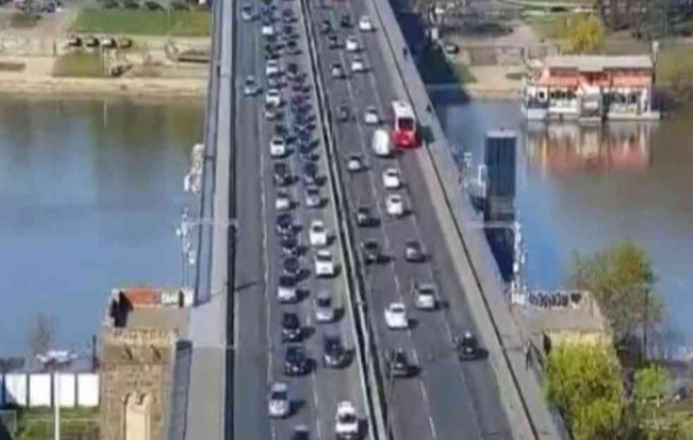 JUTARNJI ŠPIC U BEOGRADU: Vozila mile na mostovima (FOTO)