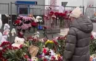 <span style='color:red;'><b>RUSIJA</b></span> TUGUJE: Nastavlja se odavanje pošte ubijenima u masakru u Moskvi (FOTO)