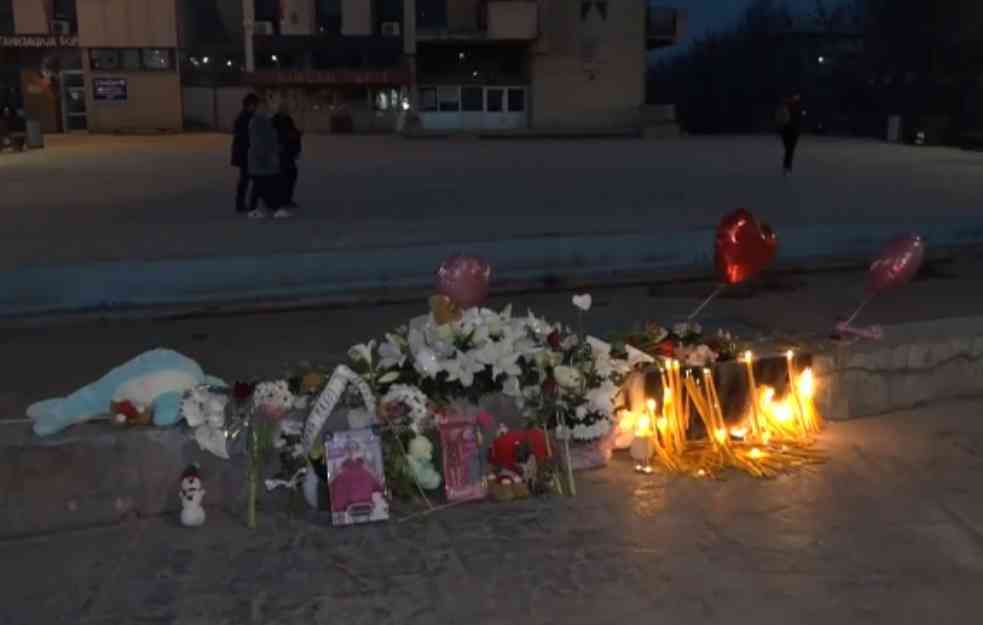 Igračke, baloni, sveće... Najtužnija scena u Boru: Sugrađani se opraštaju od male Danke