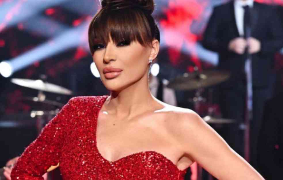 Ceca zapalila masu: Oplela po kolu, pa raspametila sve (VIDEO)