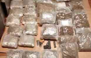 UHAPŠEN DILER U ZEMUNU: U kući pronađena velika količina droge, dva pištolja i novac (VIDEO, FOTO)