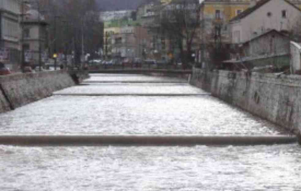 UŽAS U SARAJEVU: Tela žene i malog deteta pronađena u Miljacki!