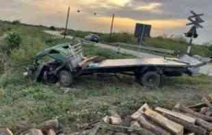Užas kod Sremske Mitrovice: Kamion udario u voz, ima <span style='color:red;'><b>povređeni</b></span>h!