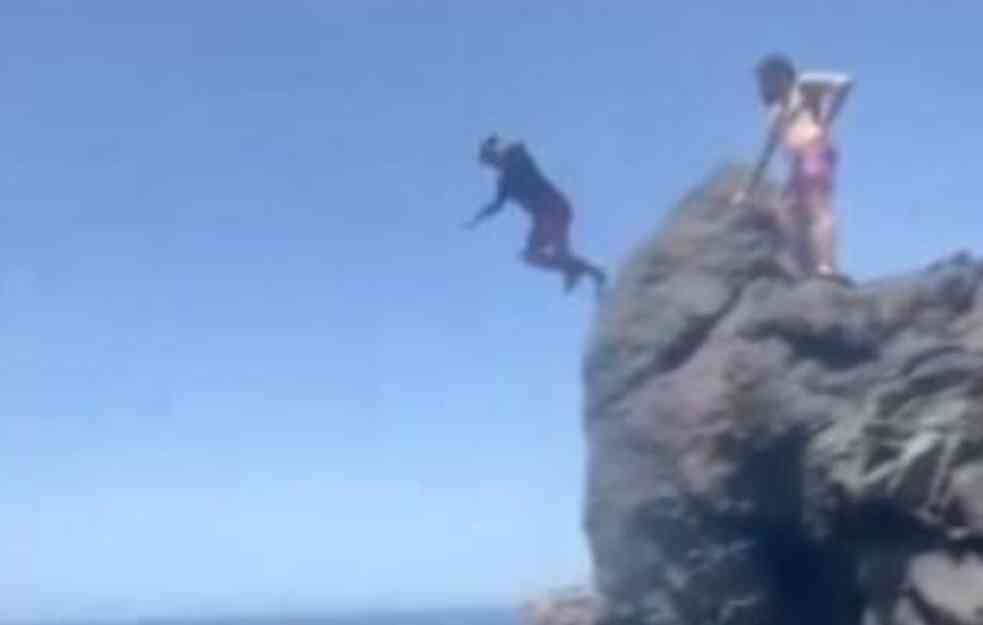 Turista umesto u more skočio na stene