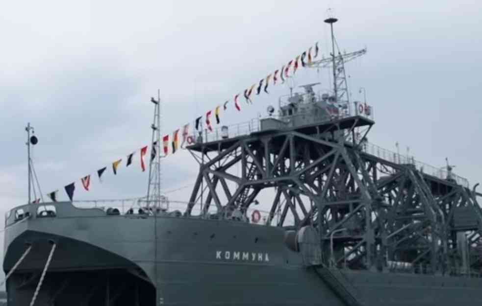 NOVA DRAMA U RUSIJI! RAKETA CILJALA CRNOMORSKU FLOTU! Zapaljen bojni brod u Sevastopolju, zatvoren Krimski most (VIDEO)