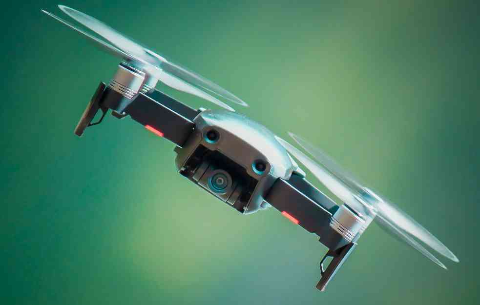 BACAO PARE IZ DRONA: Tiktoker bacao 24.000 evra s neba
