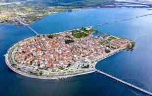 Grad u Grčkoj koji zovu „Mala Venecija“ poznat je po jedinstvenom <span style='color:red;'><b>specijalitet</b></span>u