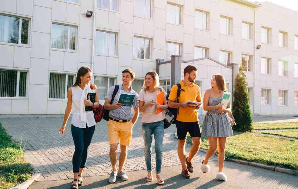 Da li će FAKULTETSKE DIPLOME „DEVALVIRATI“ U BUDUĆNOSTI?