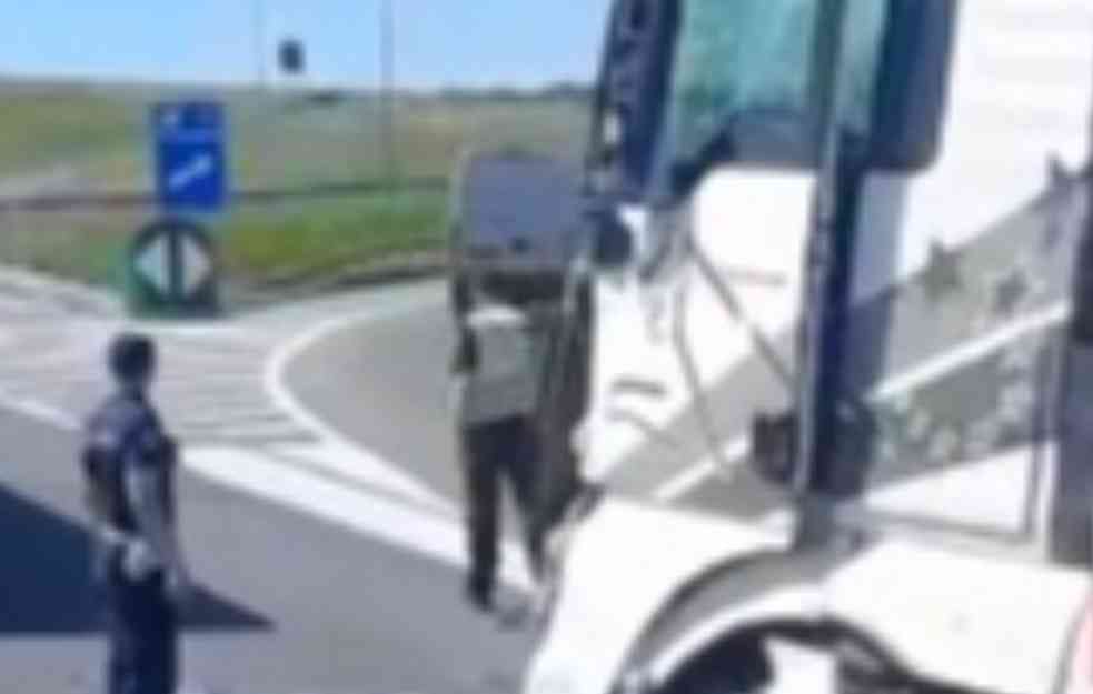 TEŽAK UDES NA AUTO-PUTU: Sudarili se kamioni kod isključenja za Dobanovce (VIDEO)