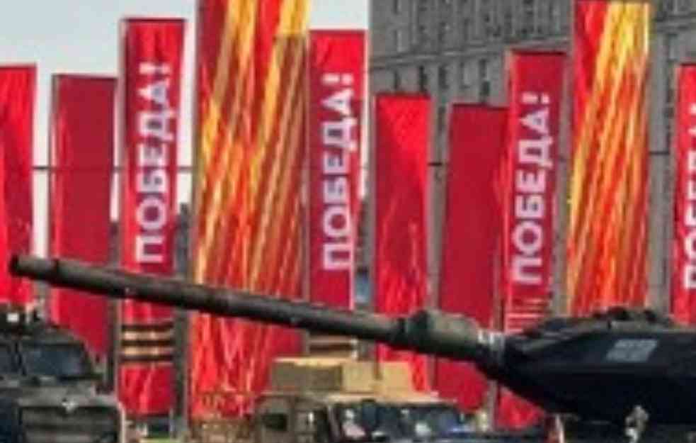 RUSI OSTVARILI AMERIČKI SAN: Tenk "Abrams" stigao u Moskvu (VIDEO)