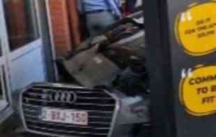 KARAMBOL U NOVOM SADU: Audi udario u džip, džip u lokal (VIDEO)