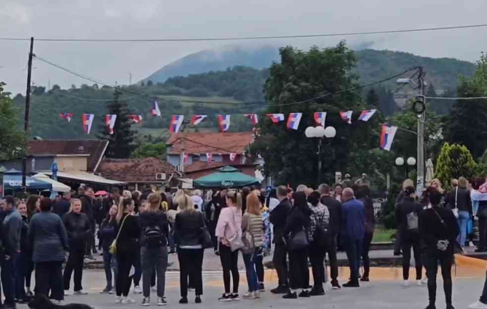 APARTHEJD NAD SRBIMA: Lažni Kurtijev gradonačelnik Leposavića odbio zahtev da se za gradsku slavu postave srpske zastave (FOTO)
