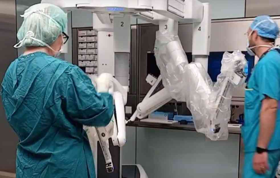 Bečki hirurzi operišu pomoću robotskog sistema 