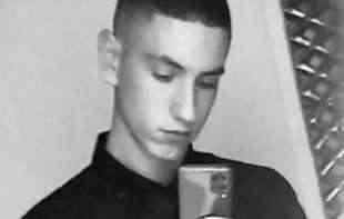 OVO JE MLADIĆ (19) KOJI JE POGINUO U NESREĆI U BAVANIŠTU: Dušan bio <span style='color:red;'><b>suvozač</b></span> u autu koji se zakucao u zid (FOTO)