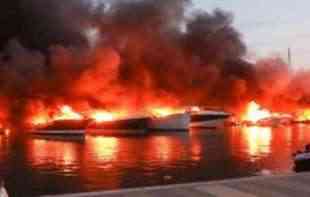 DRAMA U ISTRI: Požar progutao 20 brodova, ljudi skakali u more! (VIDEO, FOTO)