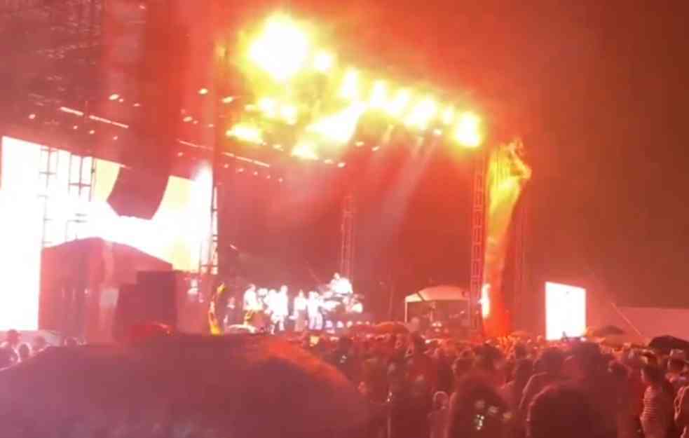Srušila se bina na predizbornom mitingu u Meksiku: Ima poginulih među koima je i dete (VIDEO)