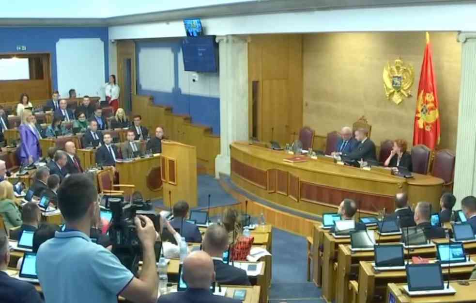 STIDI SE, CRNA GORO DOK GOD POSTOJIŠ! Musliman će u ime ove PODREPAŠKE NATO zemlje glasati da su Srbi genocidan narod!
