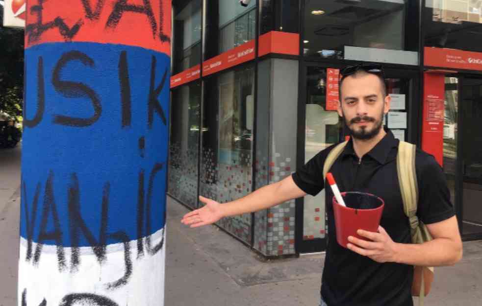 Evo ko je antisrpski Milogorac koji napada srpsku policiju u izbornom danu i teroriše Novosađane! (VIDEO)