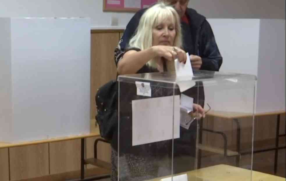 SRBIJA ČEKA REZULTATE IZBORA: Nije bilo većih sukoba na biračkim mestima, prvi rezultati oko 22 sata