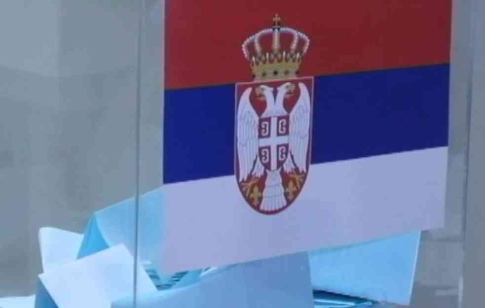 SKANDALOZNO! PROTIV SNS, ZALUPIO VRATA, PRIMIO POKLON: Evo šta piše u spiskovima koje su naprednjaci MULJALI pred izbore (VIDEO, FOTO)