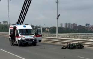 TRAGEDIJA U NOVOM SADU: Motociklista POGINUO u sudaru sa automobilom (VIDEO, FOTO)