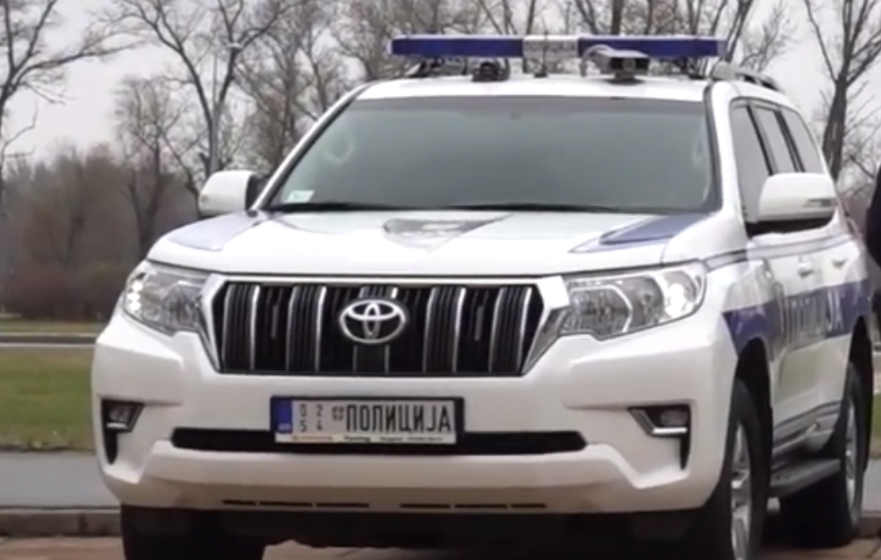 Krvavi obračun u Krunskoj ulici: Prolaznici zatekli isečenog muškarca i povređenu ženu!