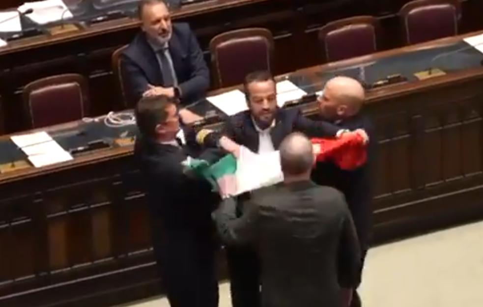 Tuča u italijanskom parlamentu: Poslanik pokreta 