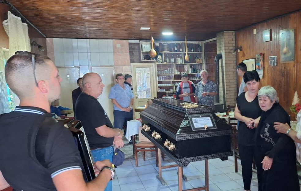 O ovoj sahrani se priča danima! Kafedžiju do večne kuće ispratili iz kafane! Tako je hteo