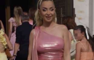Maju Berović osuđuju zbog <span style='color:red;'><b>haljine</b></span> na krštenju sina