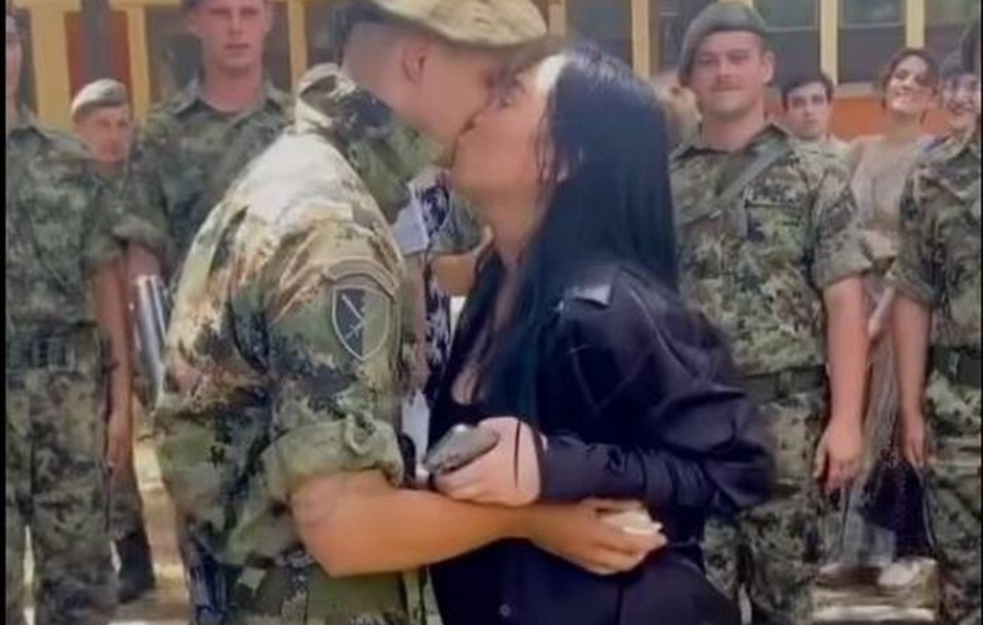 Bravo, vojniče! Nesvakidašnji prizor u valjevskoj kasarni tera suze na oči!