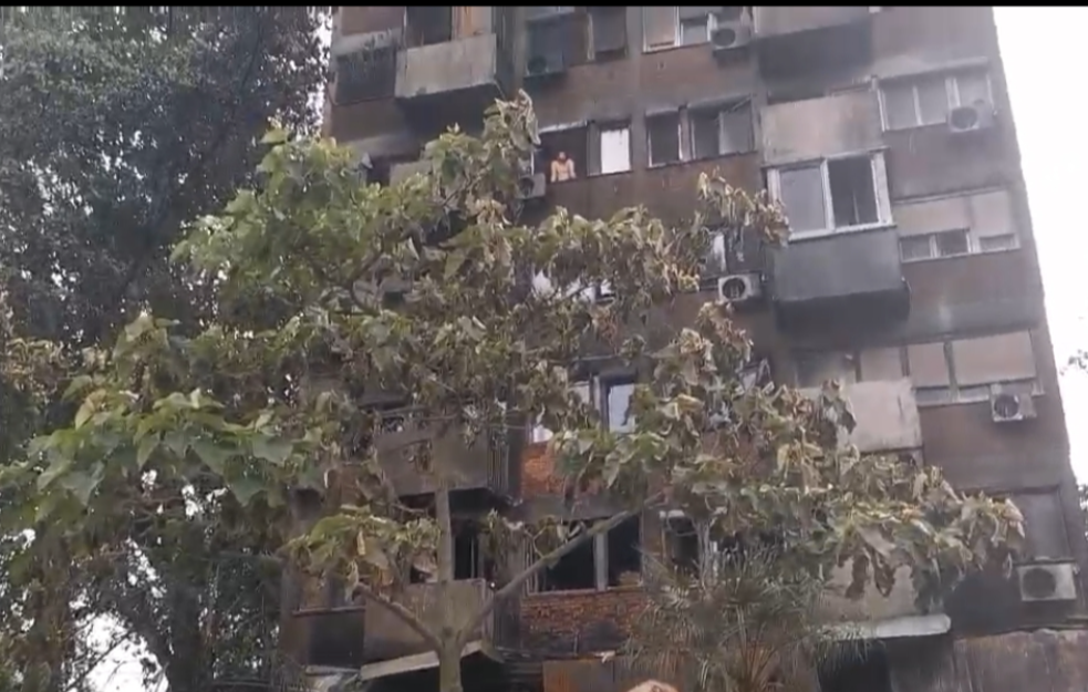 Stanari pogođeni požarom na Novom Beogradu ostavljeni bez pomoći