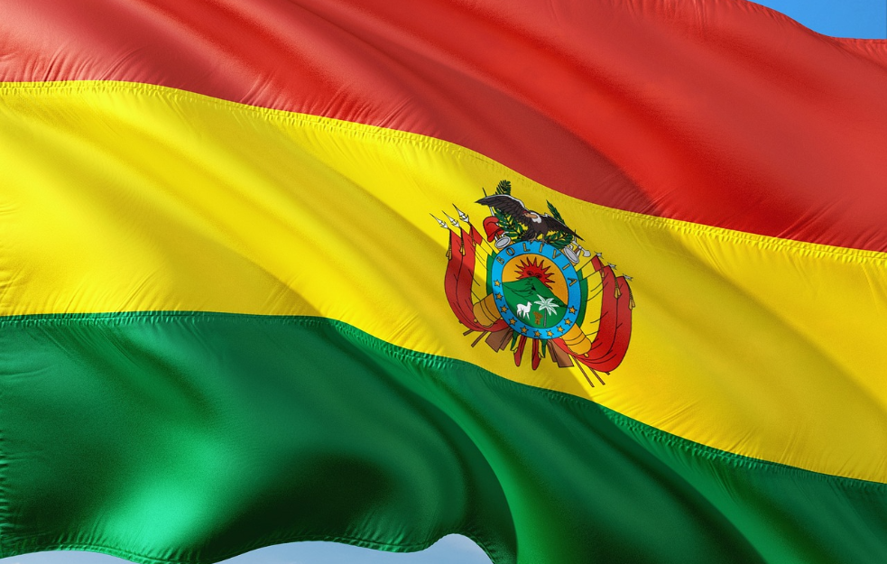 TRAGEDIJA U BOLIVIJI više od 30 putnika poginulo kada se autobus survao u PROVALIJU