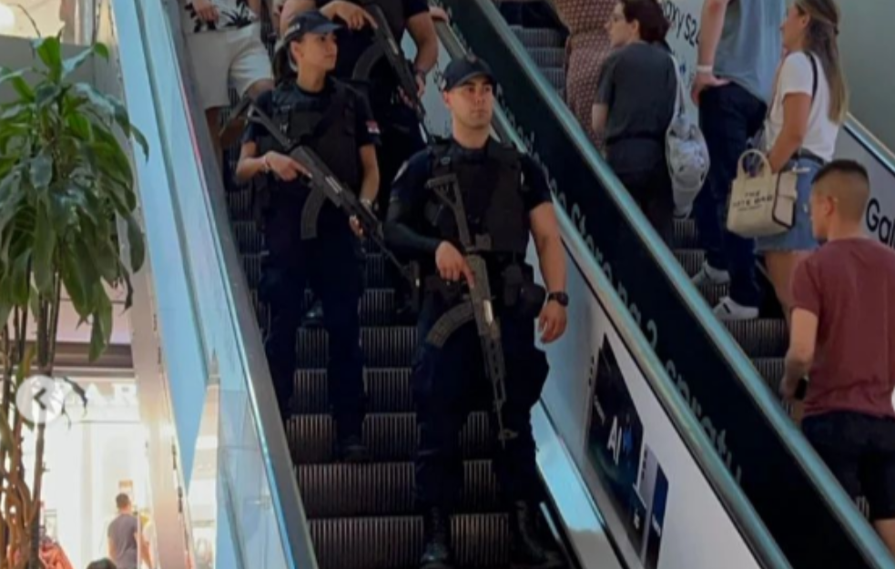 Policija sa dugim cevima i u tržnim centrima: Crveni nivo bezbednosti protiv terorizma! (FOTO)
