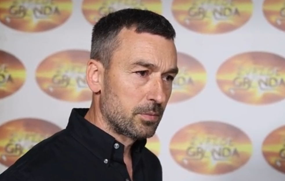Pevač kupio sliku na buvljaku za 20 evra i zaradio čitavo bogatstvo: Kad je video potpis samo što nije pao u nesvest