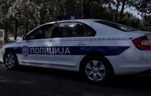 Težak udes na Zrenjaninskom putu: Prednji deo auta smrskan (FOTO)