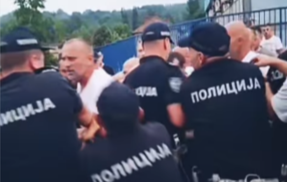 HAOS U NEDELJICAMA: “OBJAVILI SU NAM RAT!” UHAPŠENI meštani tokom blokade pruge, najavljen NOVI PROTEST