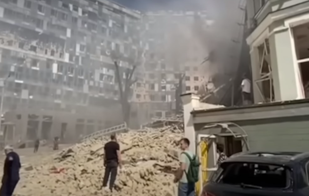 UKRAJINA REŽIRALA SVOJE MARKALE!? Rusija: Zapadna raketa NASAMS pogodila dečju bolnicu u Kijevu! (VIDEO)