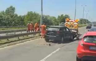 <span style='color:red;'><b>Pančevački put</b></span>: Zakucao se u kamion (VIDEO)
