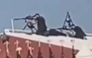 SNIMAK ATENTATA NA TRAMPA IZ DRUGOG UGLA: <span style='color:red;'><b>Snajper</b></span>ista Tajne službe puca na atentatora, narod u panici (VIDEO)