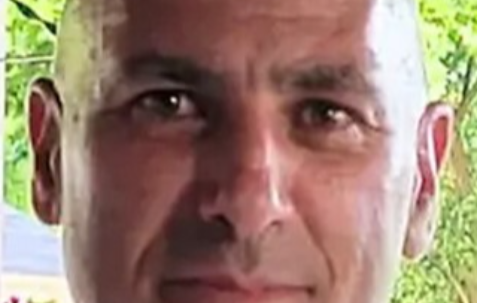 OVO JE ČOVEK UBIJEN TOKOM ATENTATA NA TRAMPA: Sedeo iza bivšeg predsednika kada ga je pogodio metak (VIDEO, FOTO)