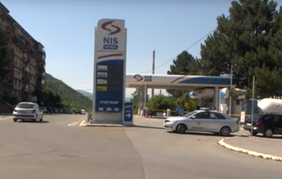 JOŠ JEDAN NAČIN DA SE TERORIŠU SRBI: Zatvorene benzinske pumpe na severu Kosova i Metohije (VIDEO, FOTO)