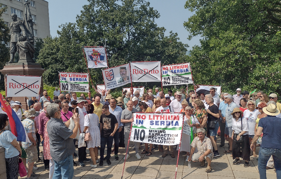NESTOROVIĆ: RUDNICI SU KATASTROFA I ROPSTVO ZA SRBIJU! – završen protest “Mi – Snaga naroda” (VIDEO-FOTO)