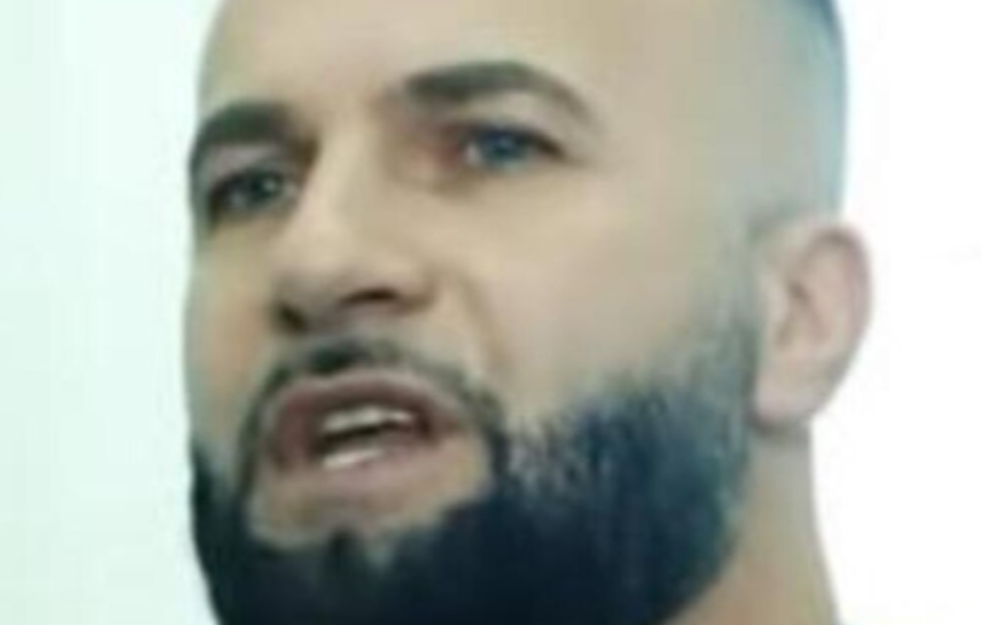 ALBANCI SLAVE UBICU: Natpisi na kolima kao ismejavanje našeg naroda??